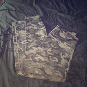 Fabletics Powerhold 7/8 Printed Leggings